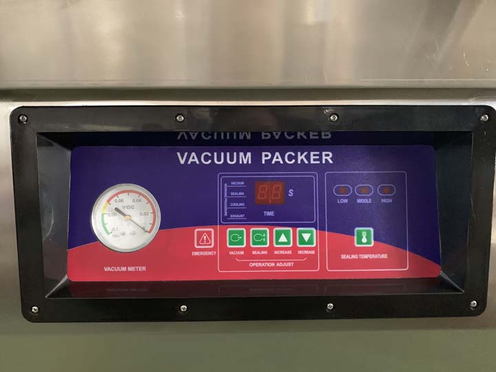 Electric displayer of the vacuum packer