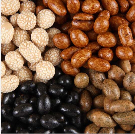 Coated peanuts with different flavors