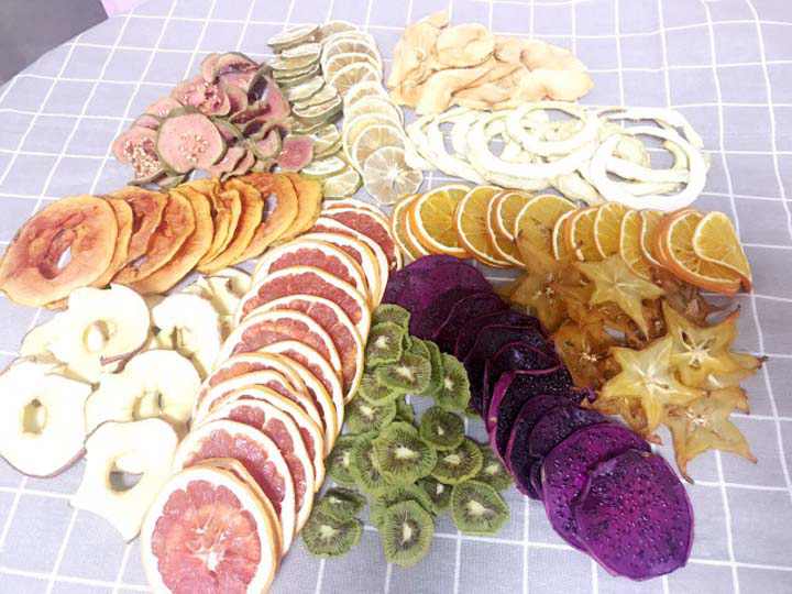 Various fruits and vegetable slices