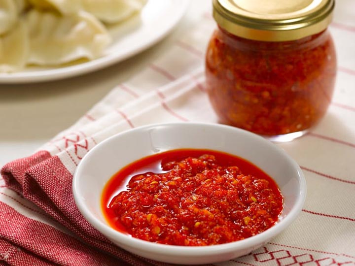 Salsa di peperoncino rosso fresco fatta da salsa di peperoncino