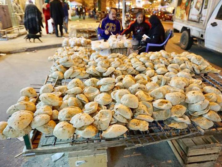 아랍 거리에서 피타 빵