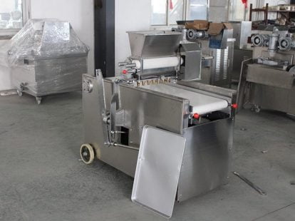 Cookie dropping machine with trays
