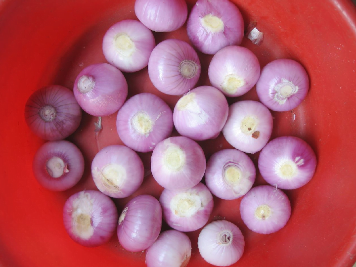 The peeling effect of purple onion